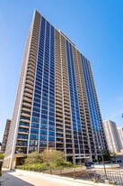 1560 N Sandburg Terrace in Chicago, IL - Building Photo