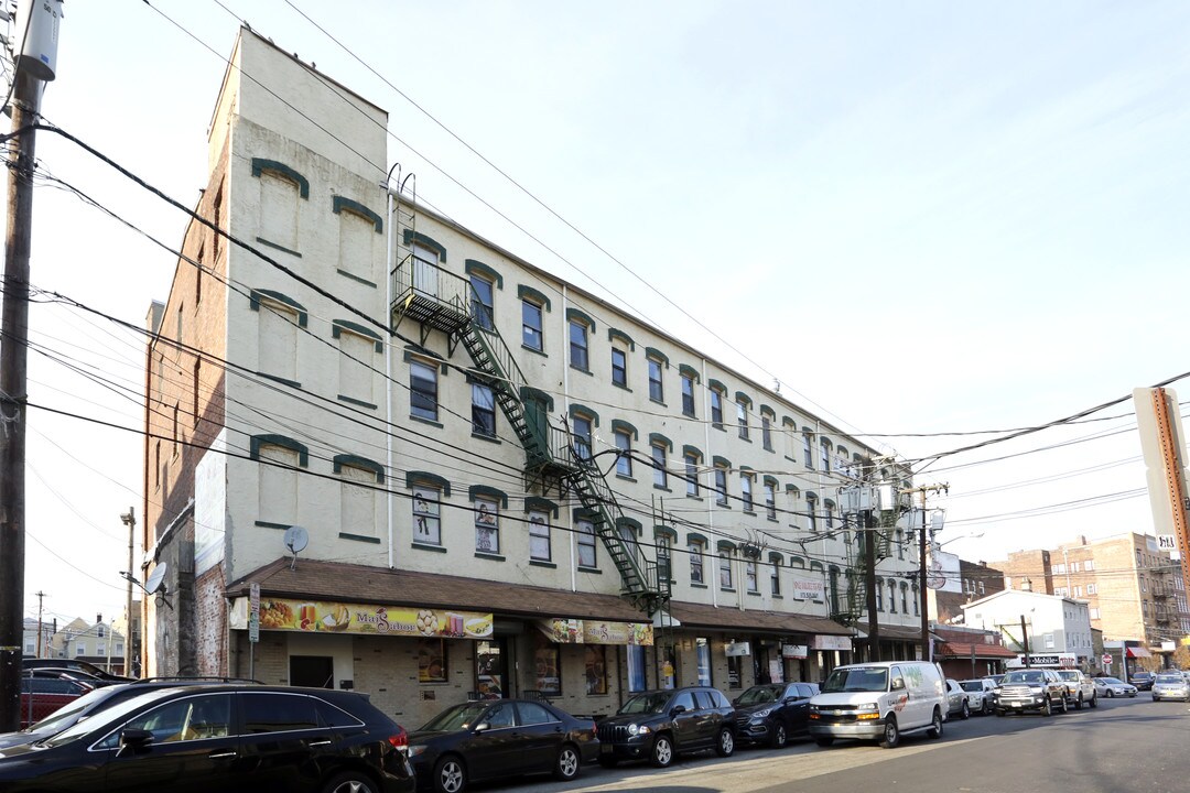 86-94 Monroe St in Newark, NJ - Building Photo
