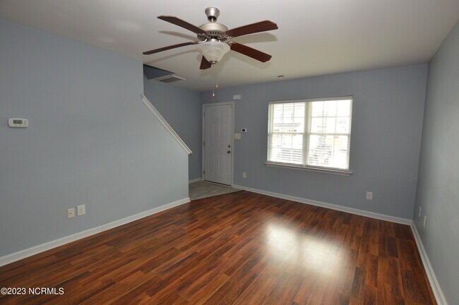 8000 Banister Loop photo'