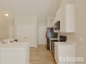 1585 Kingston Dr in Kannapolis, NC - Foto de edificio - Building Photo