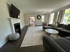 231 Colonial Ave in Moorestown, NJ - Foto de edificio - Building Photo