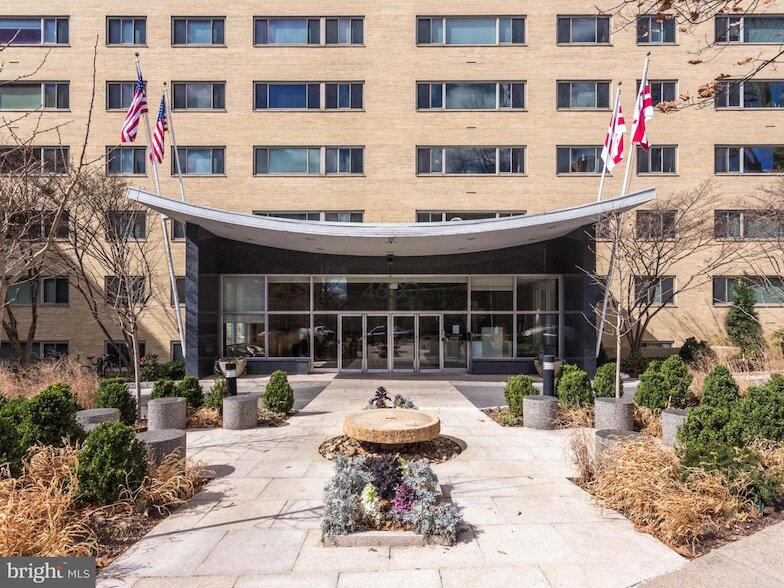 4600 Connecticut Ave NW in Washington, DC - Foto de edificio
