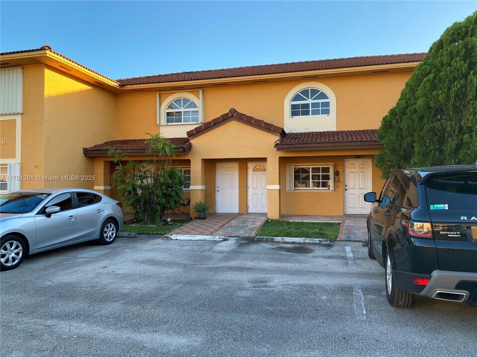 3566 W 80th St in Hialeah, FL - Building Photo