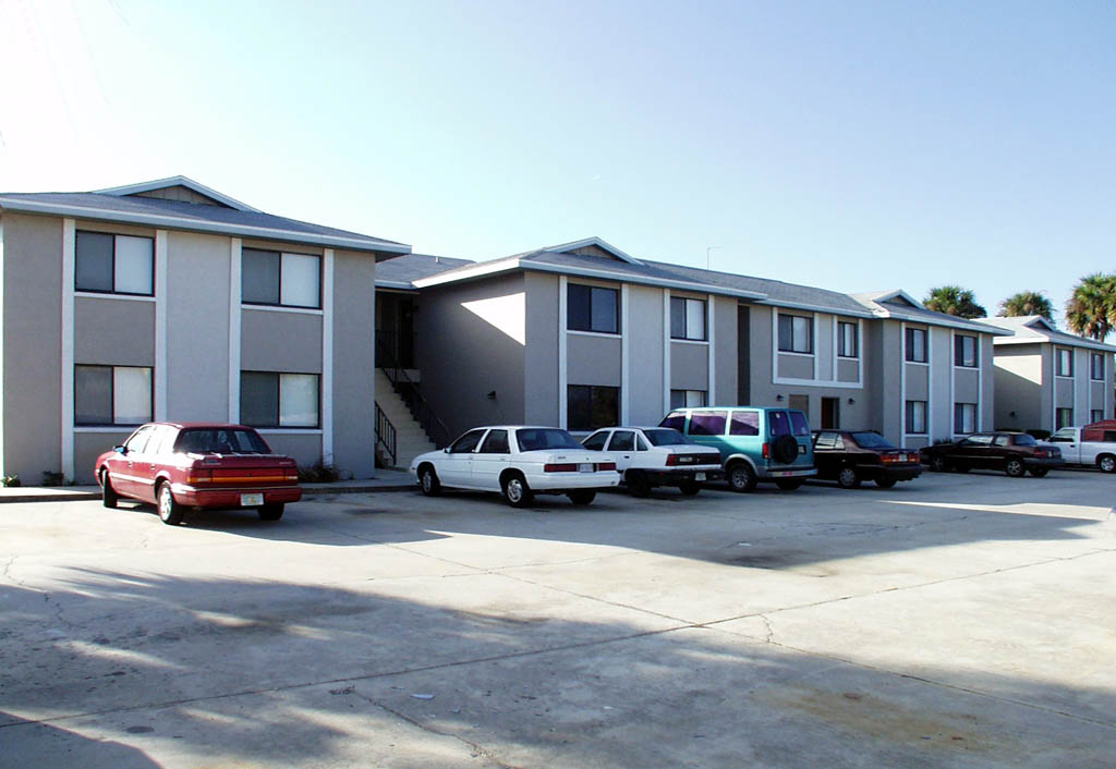 Hickory Place in Melbourne, FL - Building Photo