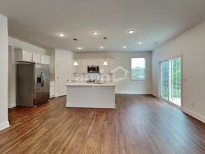 8284 Northpoint Dr in Sunbury, OH - Foto de edificio - Building Photo