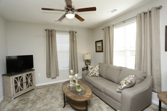 River Park Apartments in Mccomb, MS - Foto de edificio - Interior Photo