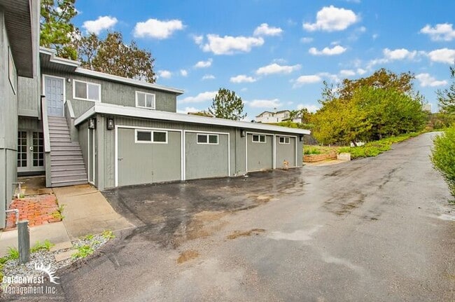 1864 Lake Dr in Encinitas, CA - Building Photo - Building Photo