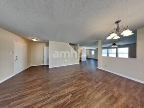 10350 Lee Stewart Ln in Fishers, IN - Foto de edificio - Building Photo