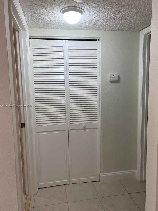 643 Vista Isles Dr in Plantation, FL - Building Photo - Building Photo