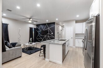 4661 Clover St in Houston, TX - Building Photo - Building Photo