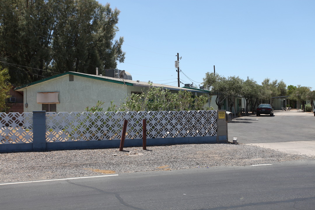 1745 Athol Ave in Henderson, NV - Building Photo