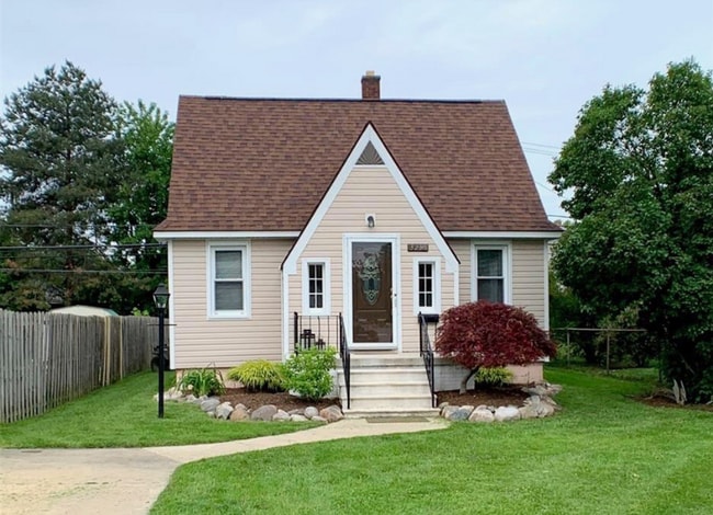 property at 3235 Prairie Ave
