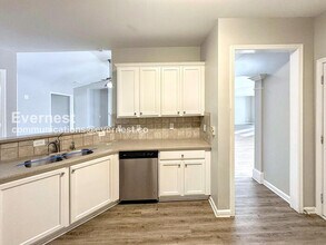 2768 Summit Pkwy SW in Atlanta, GA - Building Photo - Building Photo