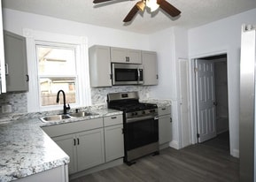 72 Hall St in Springfield, MA - Building Photo