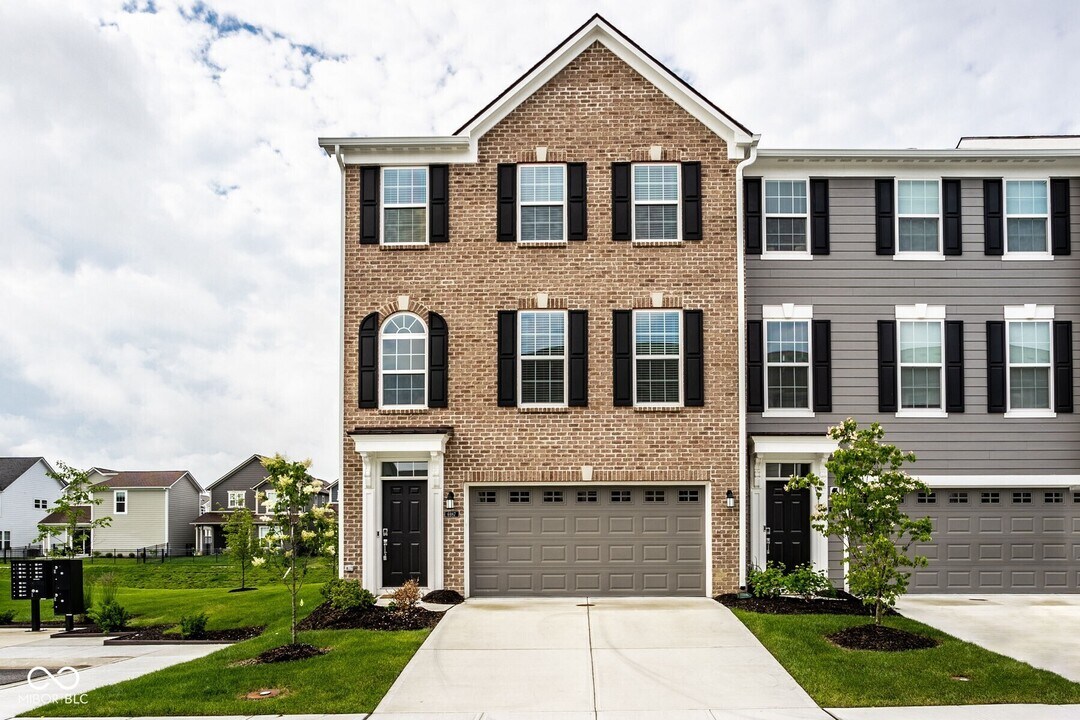 6987 Adalene Ln in Carmel, IN - Building Photo