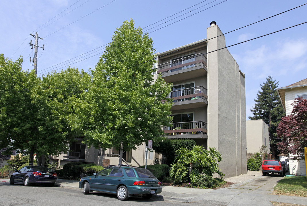 Chetwood Gardens in Oakland, CA - Building Photo