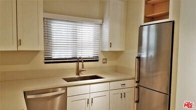 8630 Falmouth Ave-Unit -2 in Los Angeles, CA - Building Photo - Building Photo