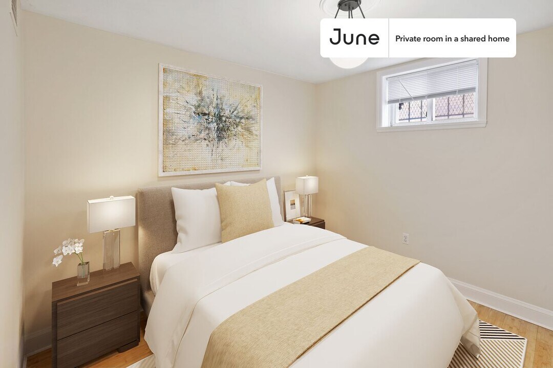 Private bedroom in 2 bed/2 bath Home in Washington, DC - Building Photo