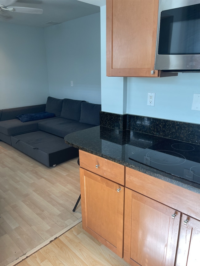 1008 NE 11th St - Side Unit, Unit 1008 Side Unit, Unit 1008 Side Unit