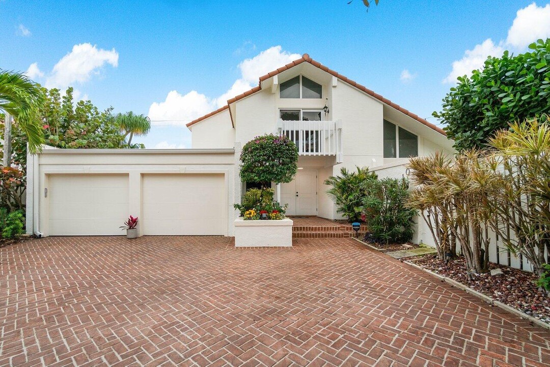 104 Amberjack Ln in Jupiter, FL - Building Photo