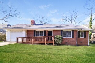 454 New St in Buford, GA - Building Photo