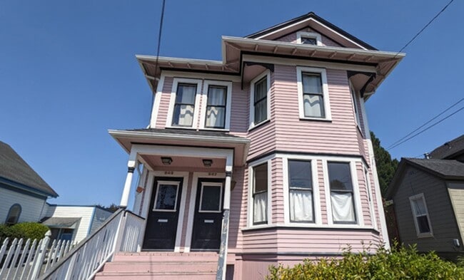 property at 945-947 F St