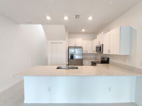 32094 Powderpuff Mimosa Dr in San Antonio, FL - Building Photo - Building Photo
