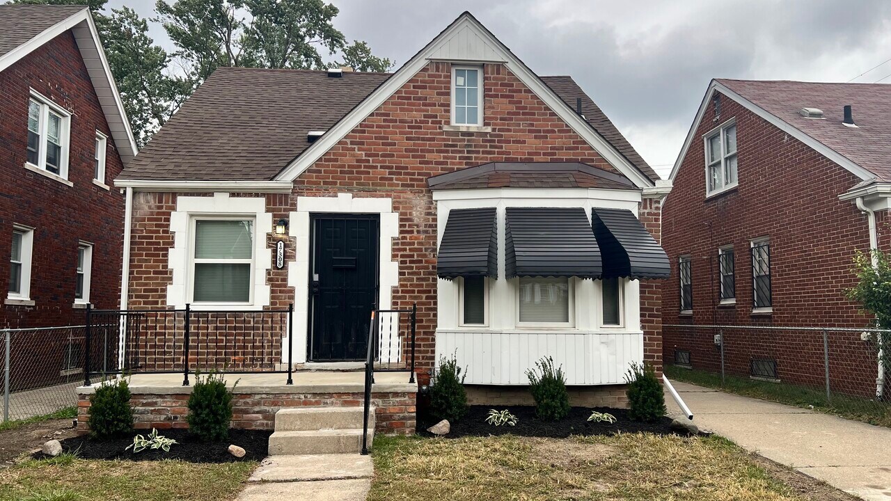 17308 Pinehurst St in Detroit, MI - Building Photo