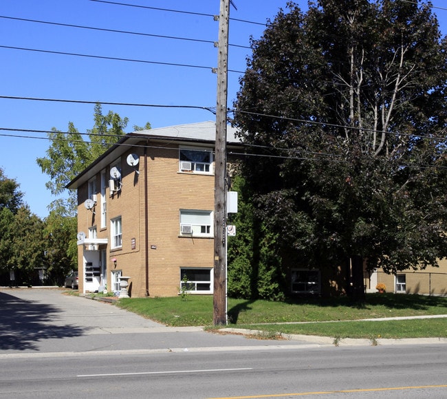 460 Horner Ave in Toronto, ON - Building Photo - Primary Photo