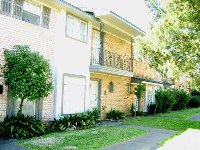 Angleton Townhomes in Angleton, TX - Building Photo