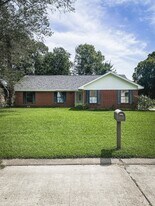 200 Timberwood Dr in Monroe, LA - Building Photo