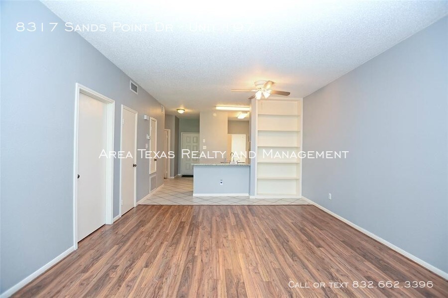 8317 Sands Point Dr-Unit -Unit 197 in Houston, TX - Building Photo