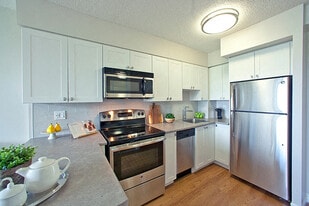 Regency Place Apartments in Whitby, ON - Building Photo