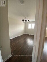 17 Destiny Ln in Hamilton, ON - Building Photo - Building Photo