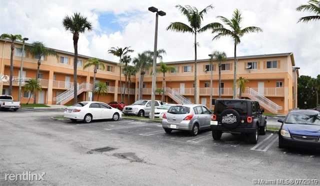6235 SW Kendale Lakes Cir in Miami, FL - Building Photo - Building Photo