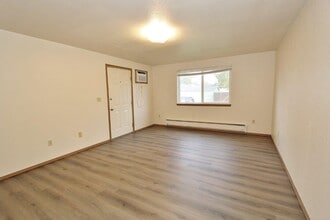 1310 Poplar St in Caldwell, ID - Building Photo - Building Photo