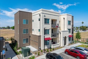 The Sherwood in Mc Farland, CA - Building Photo