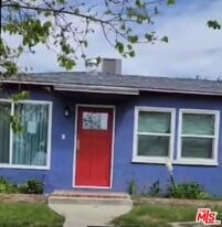 1320 Crawford St in Bakersfield, CA - Building Photo