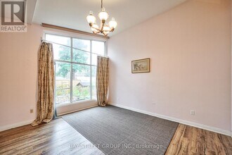 5 Cottonwood Dr in Toronto, ON - Building Photo - Building Photo