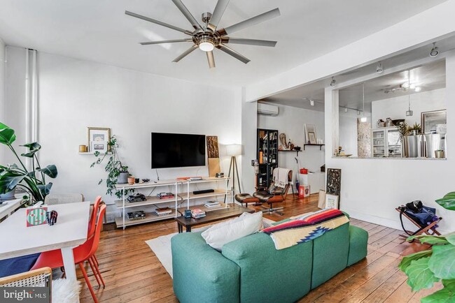 519 S 5th St in Philadelphia, PA - Building Photo - Building Photo