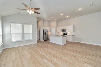 184 Schrader Dr in Buda, TX - Building Photo - Building Photo