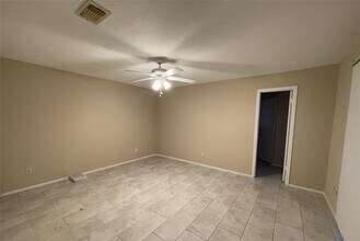 1103 W Castlewood Ave in Friendswood, TX - Building Photo - Building Photo