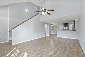727 Dominik Dr in College Station, TX - Foto de edificio - Building Photo