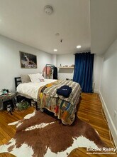 12 Alton Pl in Brookline, MA - Foto de edificio - Building Photo