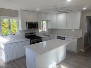 428 Highland Ave in South Plainfield, NJ - Building Photo - Building Photo