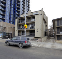 313 13th Ave SW in Calgary, AB - Building Photo - Primary Photo