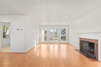 302 Douglas Ave in Oxnard, CA - Building Photo - Building Photo