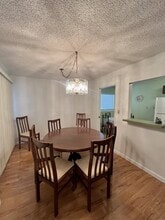 1339 N Columbus Ave, Unit 210 in Glendale, CA - Building Photo - Building Photo