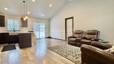 31015 N Alice Ct in Athol, ID - Building Photo - Building Photo
