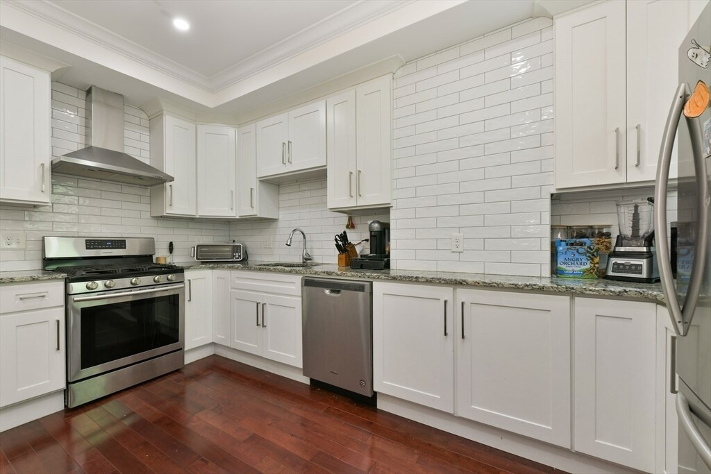 530-532-532 E 6th St in Boston, MA - Building Photo